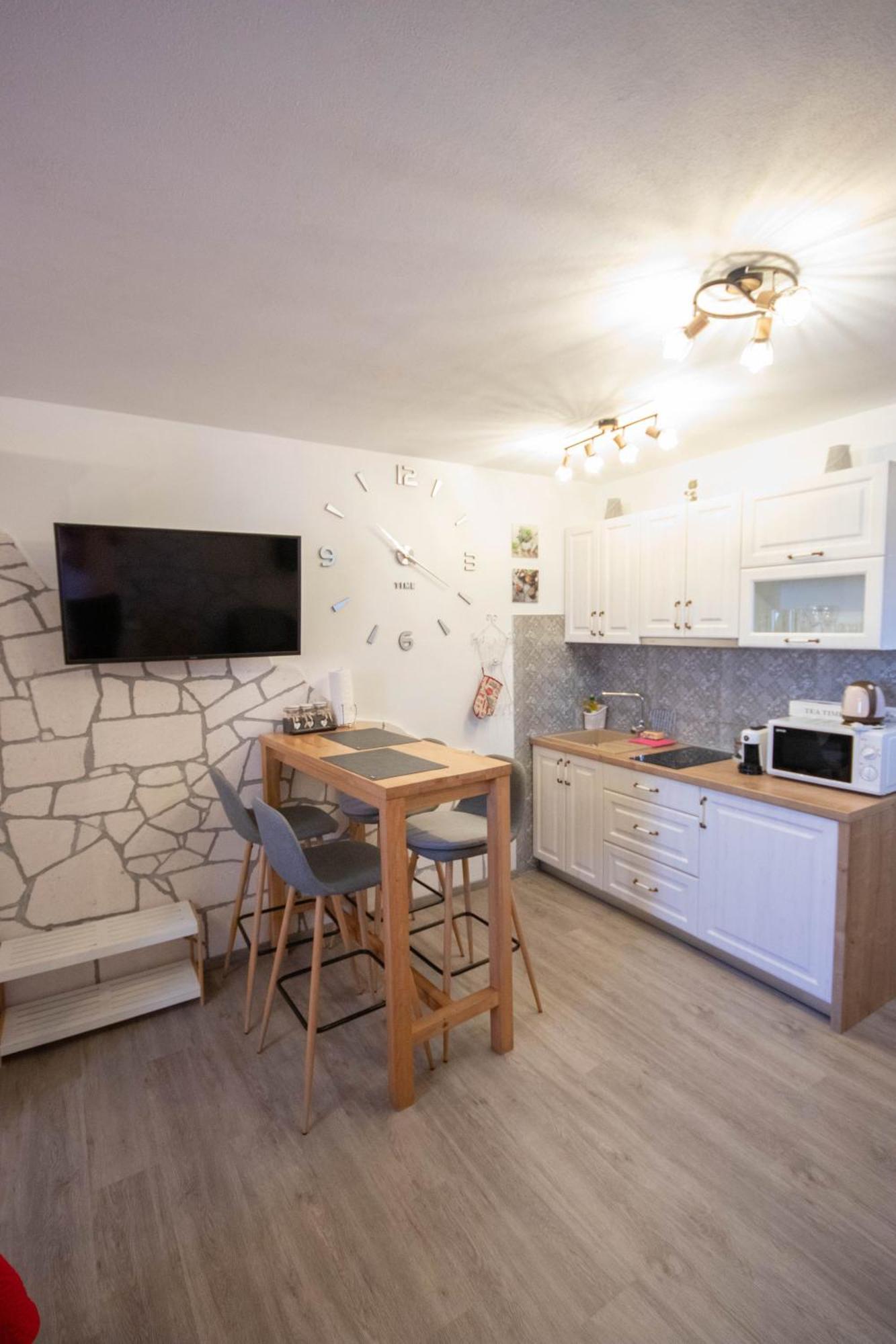 A&D Apartments โรวีน ภายนอก รูปภาพ