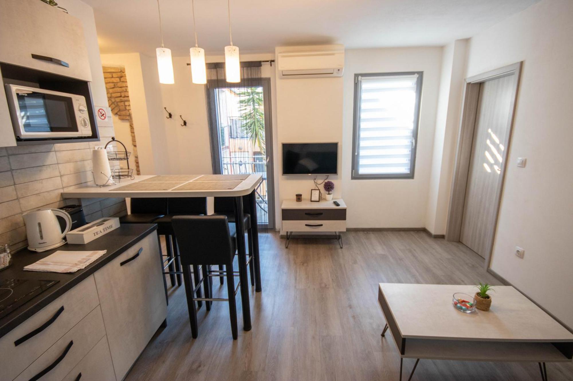 A&D Apartments โรวีน ภายนอก รูปภาพ